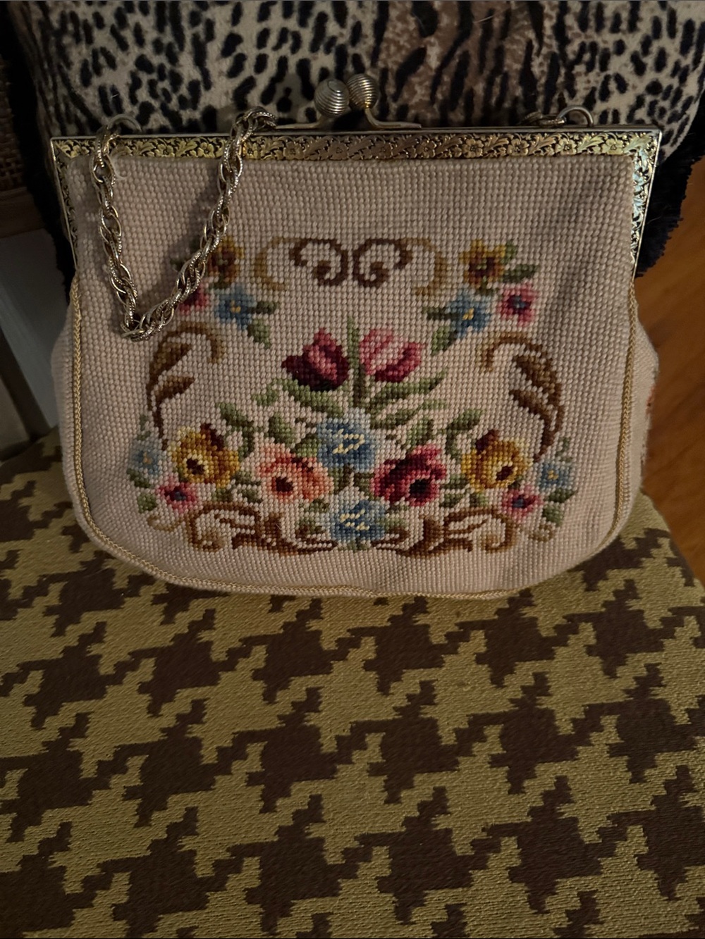 Vintage Cream Needlepoint Floral Frame-Top Shoulder Bag